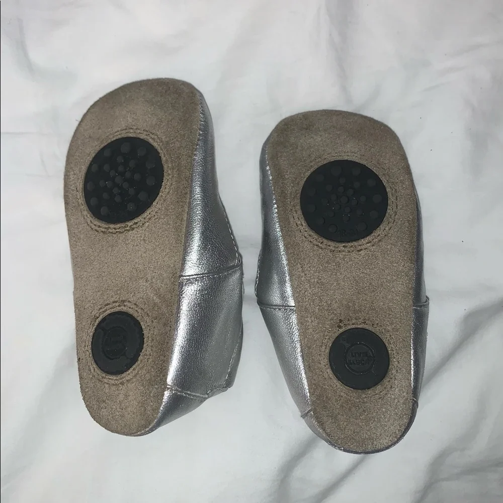 LIVIE & LUCA SILVER LEATHER  Mary Jane ballet shoes baby girl size 18-24 months